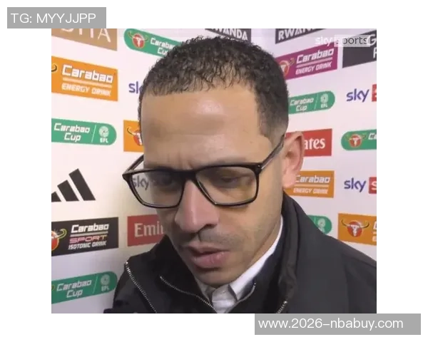 罗塞尼尔与球员亲密互动赢得年轻一代的喜爱与尊重