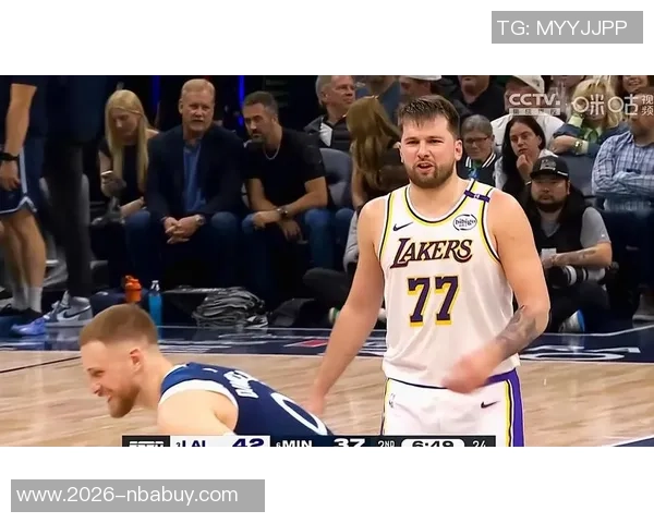 奎因关键反击撞倒东契奇湖人成功挑战改判为进攻犯规