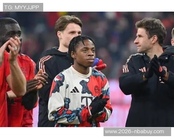 德天空报道17岁边锋麦克冬窗转会几乎不可能今夏或将被拜仁外租